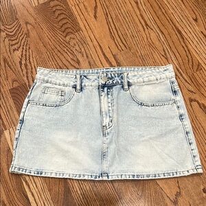 SHEIN Light Stonewash Demim Mini Skirt
